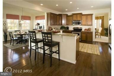 7214 Flame Leaf Ct, Clinton, MD 20735 - photo 4