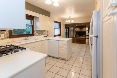 6263 Skywae Dr, Columbus, OH 43229 - photo 5