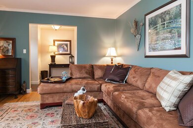 4530_Ducrest-from living room to foyer