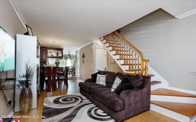 18 Calvanico Ln, Staten Island, NY 10314 - photo 2