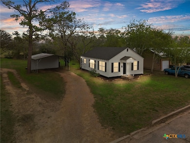 107 Mulberry St, Hallettsville, TX 77964 - photo 2