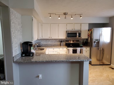 3652 Wharf Ln, Triangle, VA 22172 - photo 5