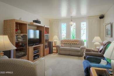 14233NCanterburyDr005