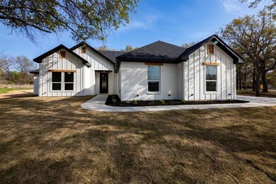 350 Faye Ln, Springtown, TX 76082 - photo 4