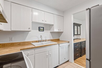 100 Kennedy Dr unit 19, South Burlington, VT 05403 - photo 7