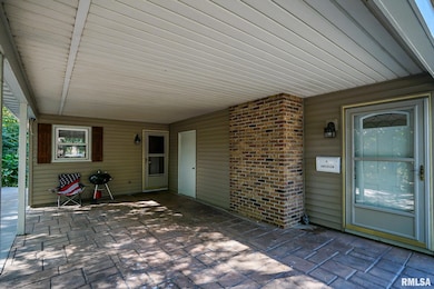 1808 Center St, Pekin, IL 61554 - photo 2