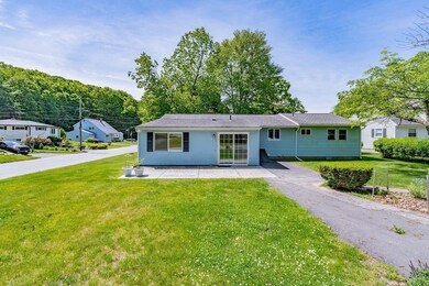19 Steven Dr, Holyoke, MA 01040 - photo 4