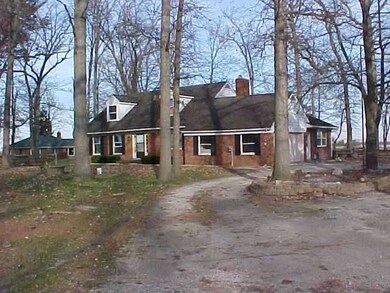 26940 Woodland Ct, Millbury, OH 43447 - photo 2