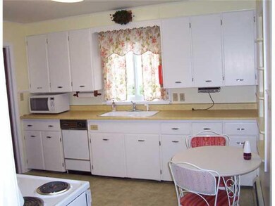 Kitchen EASY FLOW KITCHEN WITH LOT S OF CABINET SP
