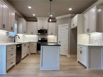 58 Strichen Dr, Bella Vista, AR 72715 - photo 3