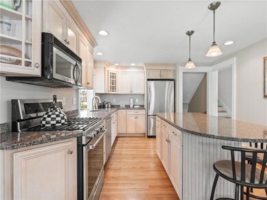 19 Pickett Rd, East Providence, RI 02914 - photo 6