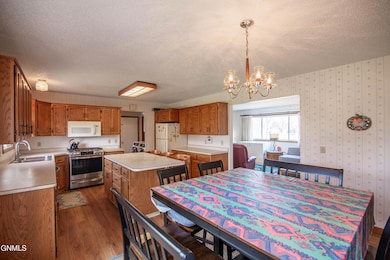 251 E 2nd St, Regent