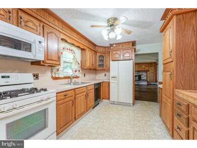 728 Heritage Rd, Sewell, NJ 08080 - photo 4