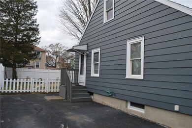 16 Cumberland St, Pawtucket, RI 02861 - photo 5