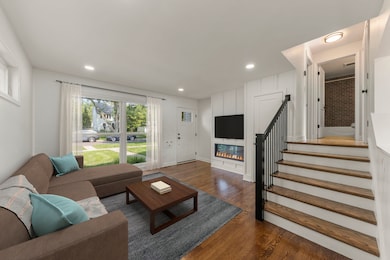 823 N Ellsworth St, Naperville, IL 60563 - photo 7