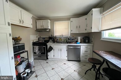 209 Robin Ln, Mount Holly, NJ 08060 - photo 5