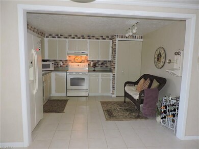 652 Lafayette Blvd, Sheffield Lake, OH 44054 - photo 4