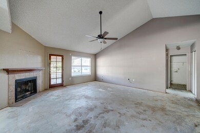 1323 N Racine Cir-8