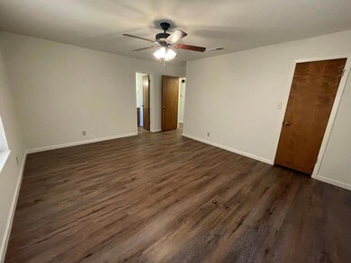 310 Broadmoor St, Fredericksburg, TX 78624 - photo 7