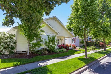 1022 Sandoz St, Central Point, OR 97502 - photo 4