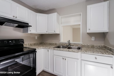 8903 Willowcreek Dr, Louisville, KY 40219 - photo 6