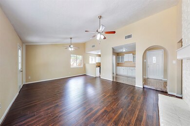 17138 Barcelona Dr, Friendswood, TX 77546 - photo 6