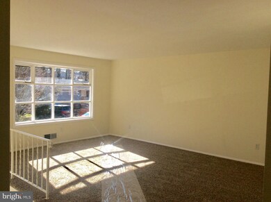 9226 Rolling View Dr, Lanham, MD 20706 - photo 5