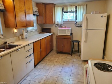 238 Chestnut St, Conneaut, OH 44030 - photo 7