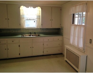 54 Brighton St, Springfield, MA 01118 - photo 3