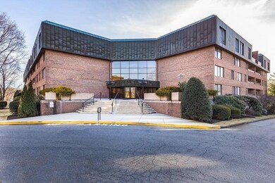 406 Paradise Rd unit 3E, Swampscott, MA 01907 - photo 2