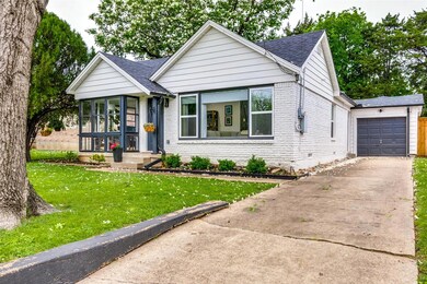 View of front of property featuring a front lawn a