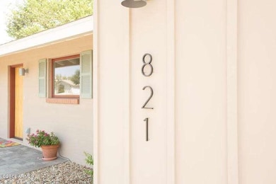 821 E. Desert Park