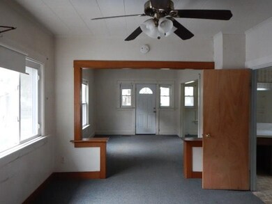 848 Daniels St NE, Cedar Rapids, IA 52402 - photo 4