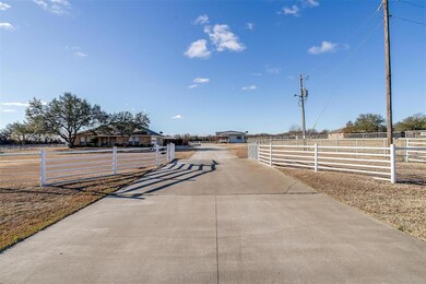 1008 Conveyor Dr, Joshua, TX 76058 - photo 4