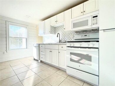 14 Dresser St unit 6, Newport, RI 02840 - photo 7