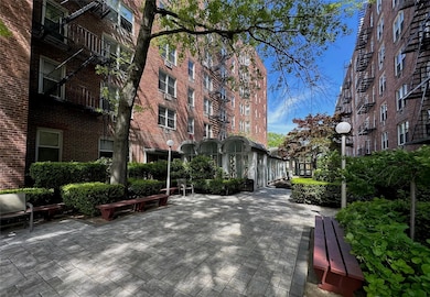 Valerie Arms Apartment unit 2K, New York City, NY 11362 - photo 2