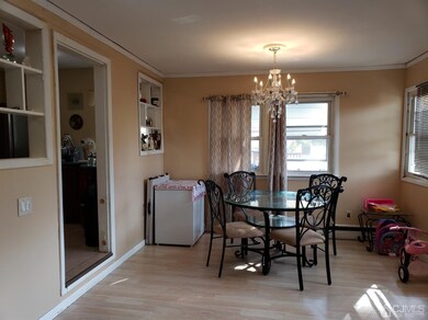 Dining area right by the kitchen...