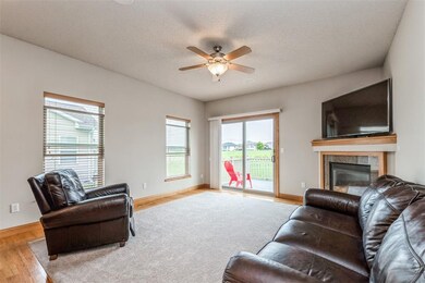 Living Room - gas fireplacd