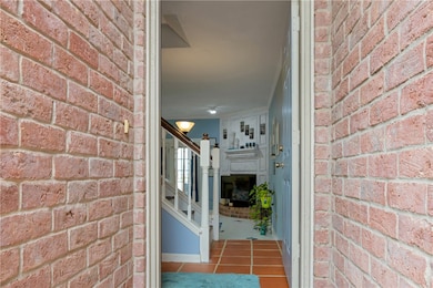 Enter inside Unit O!