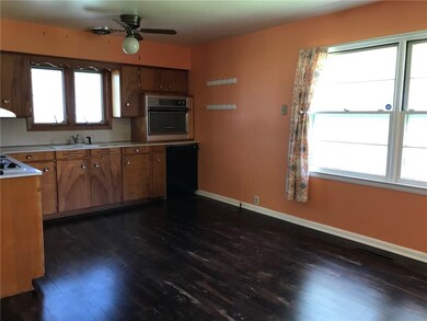 1204 S 8th Ave E, Newton, IA 50208 - photo 7