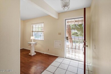 04-Foyer