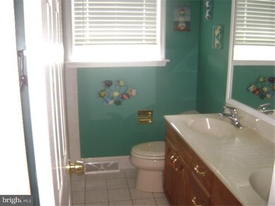 528 Brook Ln, Warminster, PA 18974 - photo 4