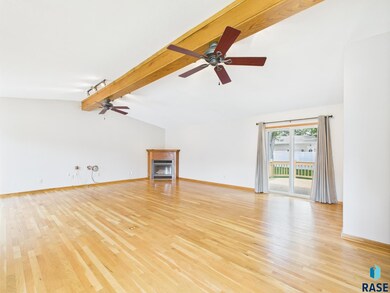 716 E 32nd St, Sioux Falls, SD 57105 - photo 7