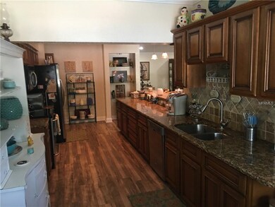 Fabulous Kitchen and all doors have pull out shelv