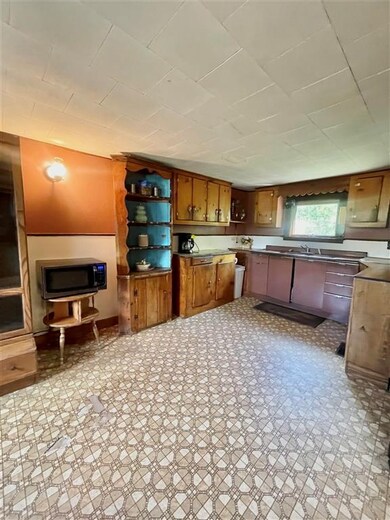 81 Water St, Lancaster, NH 03584 - photo 4