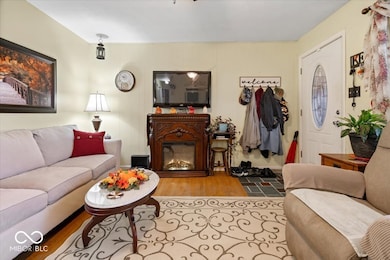 1118 Mullinix Rd, Greenwood, IN 46143 - photo 5