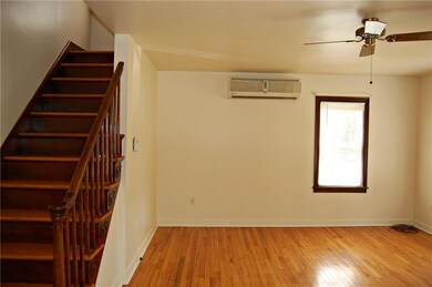 NICE SIZE LIVING ROOM WITH CEILING FAN