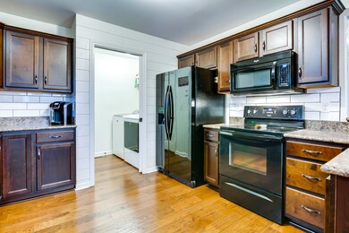 11715 Taylor Rae Dr, Louisville, KY 40229 - photo 2