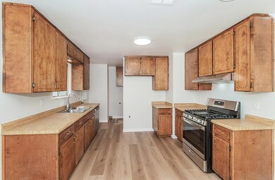 060425-709-Keith-St-Lemoore-CA-06
