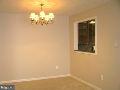 10048 Oakton Terrace Rd unit 10048, Oakton, VA 22124 - photo 2